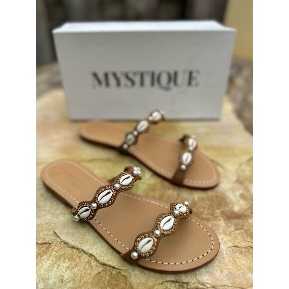 Mystique Cowrie Shells Rhinestones & Pearls Embellished Leather Sandals Size 10 - Picture 1 of 5